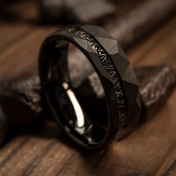 600px x 600px - The Black Panther | Special & Timeless Men's Wedding Bands